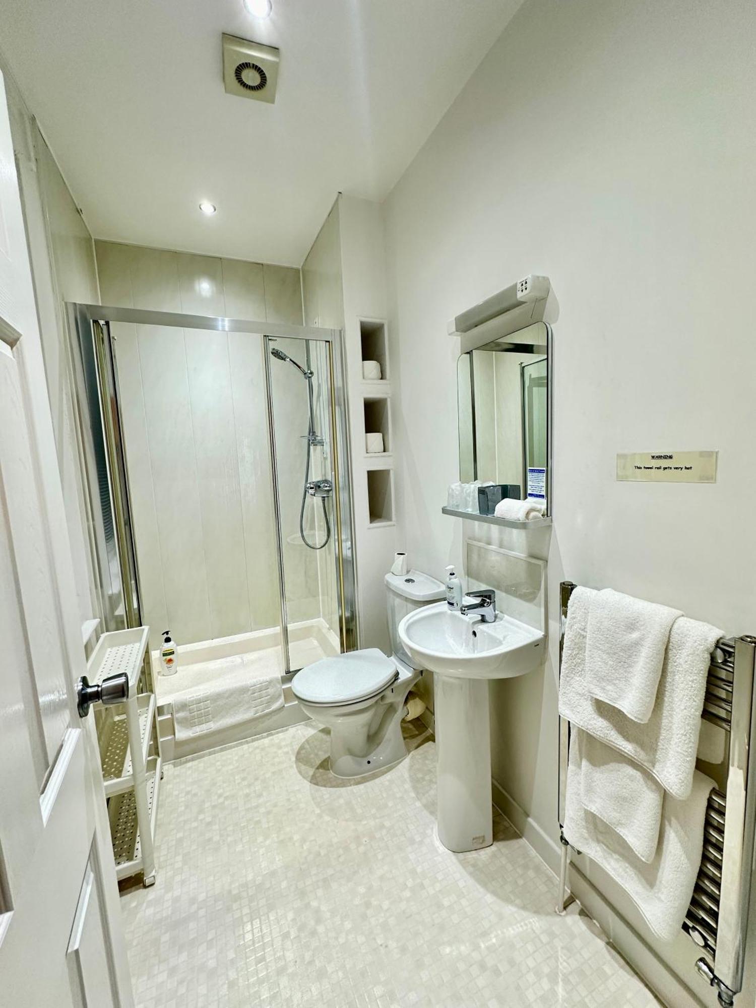 The Elbow Room Kirkcaldy Buitenkant foto