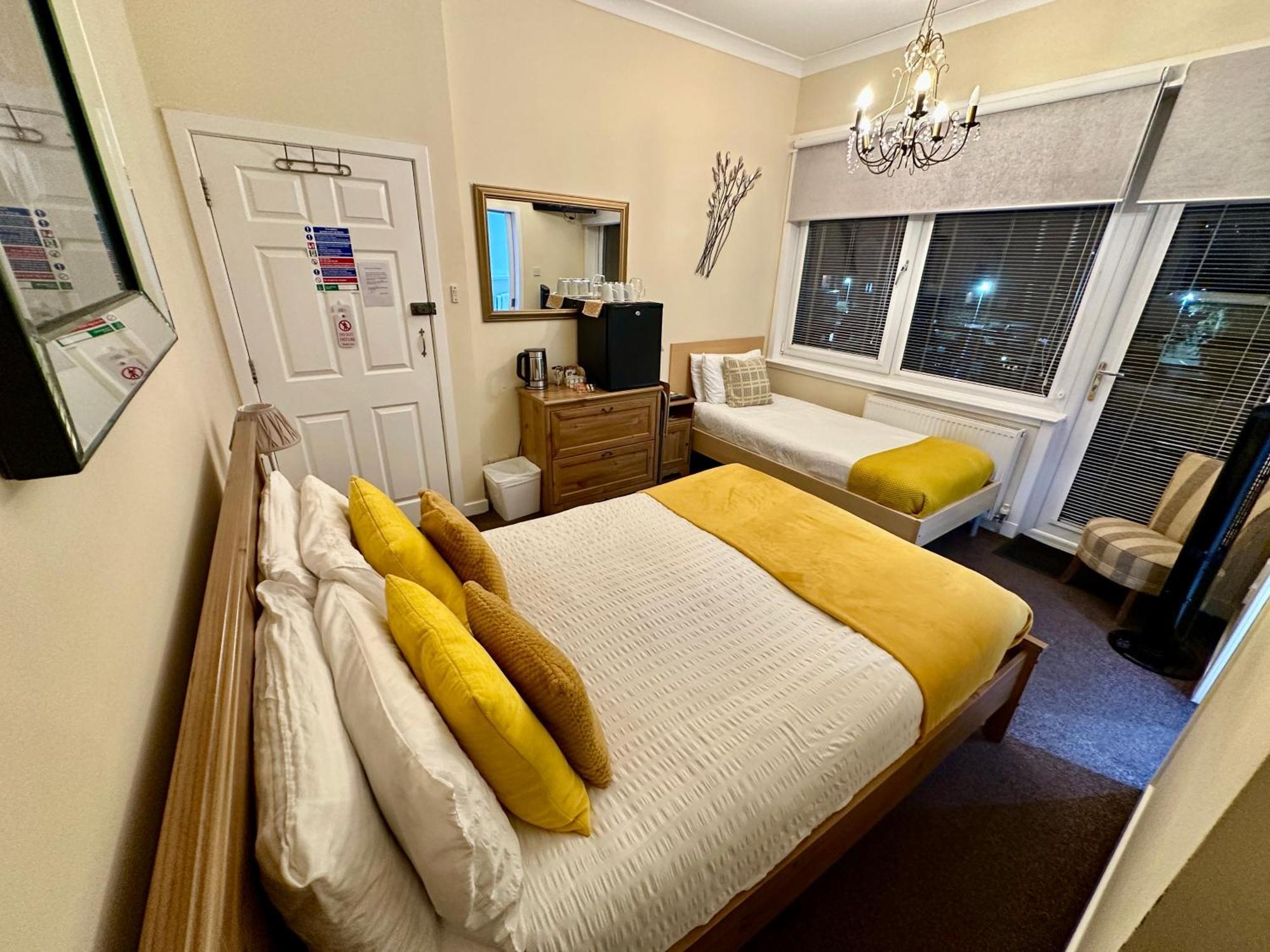 The Elbow Room Kirkcaldy Buitenkant foto