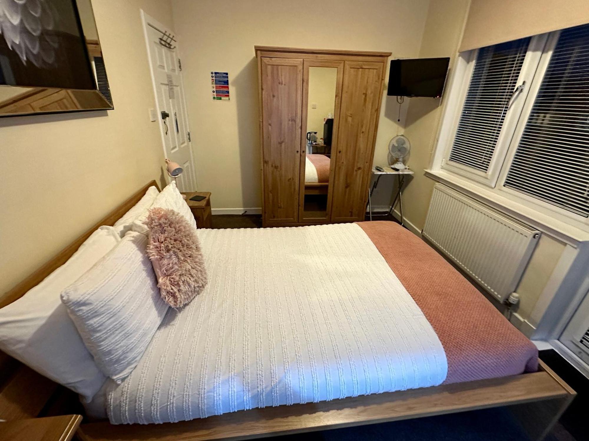 The Elbow Room Kirkcaldy Buitenkant foto