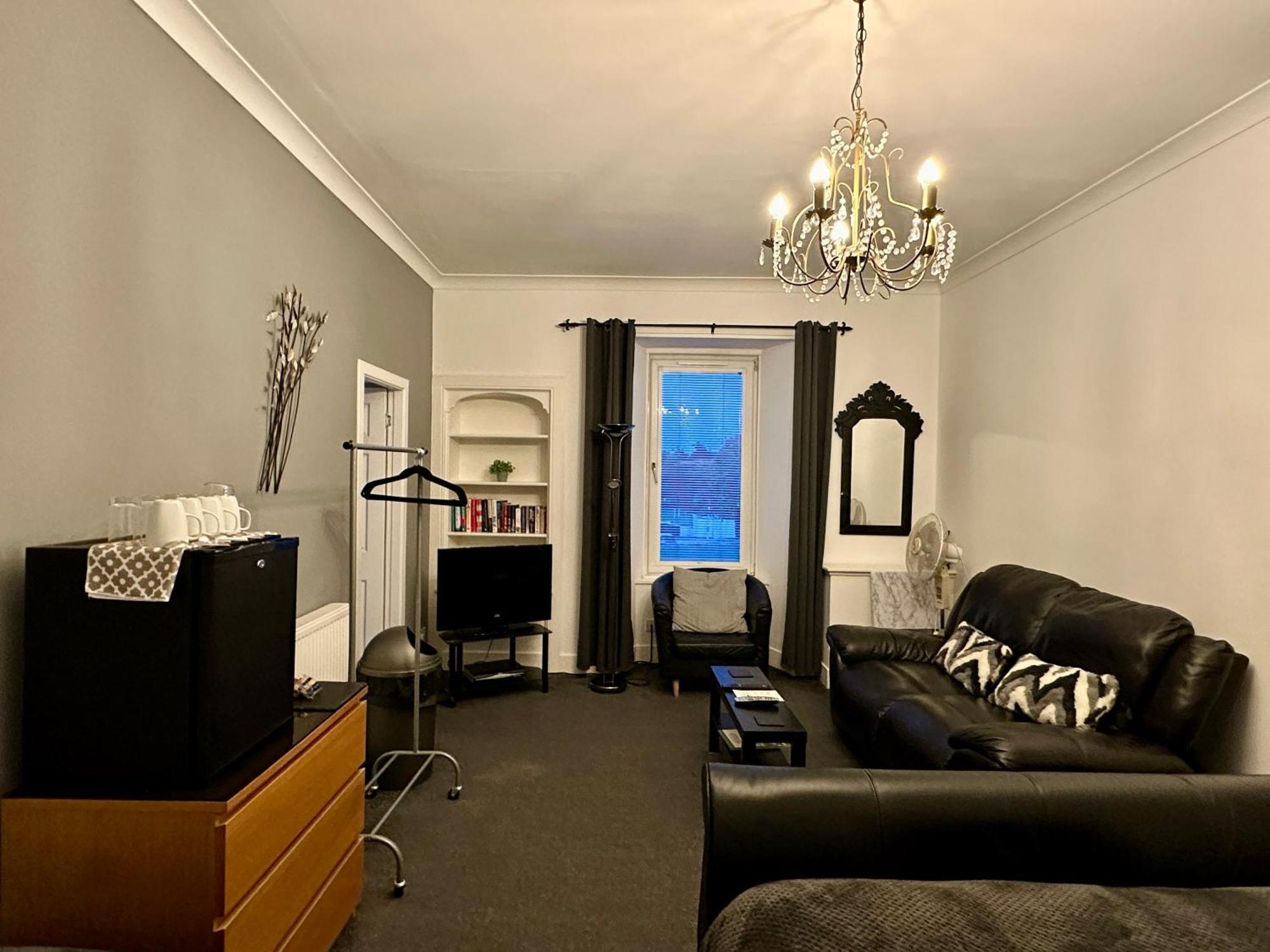 The Elbow Room Kirkcaldy Buitenkant foto
